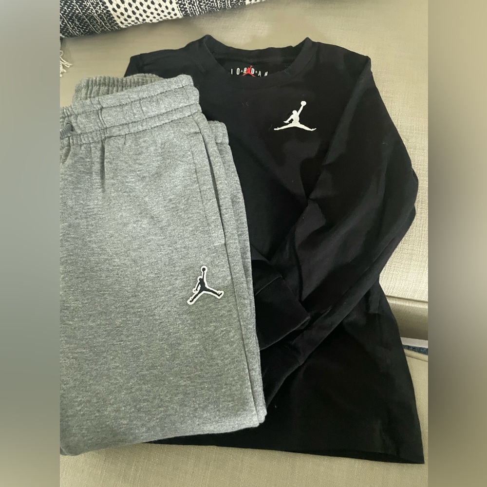 Boys Jordan gray sweatpants and black long sleeve t-shirt set in size 6